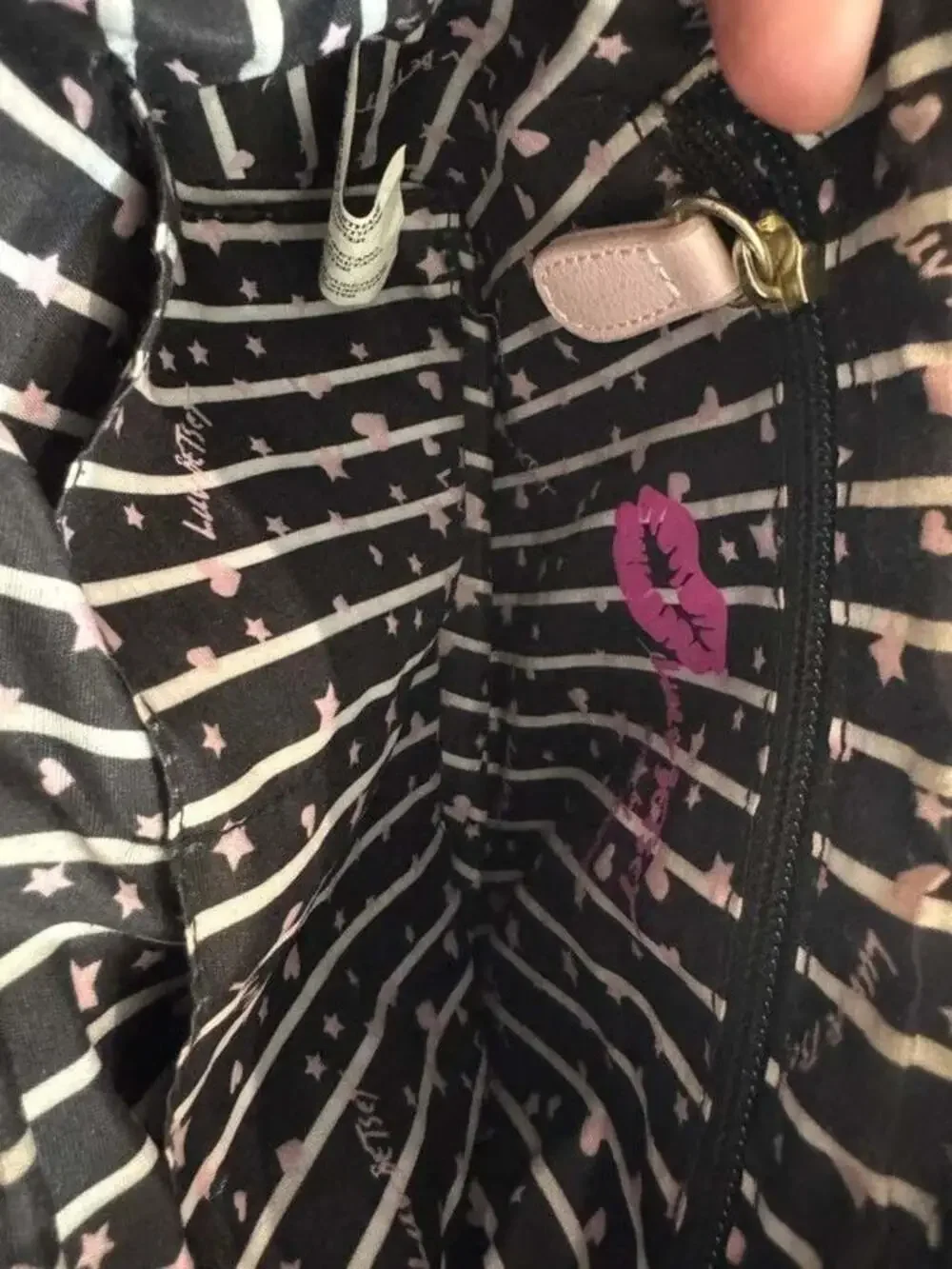 Betsey Johnson Black White Pink Quilted Heart Crossbody Detachable Strap Zip Mag